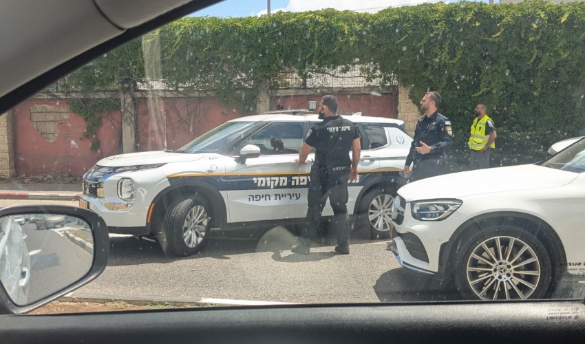 החסימה ברחוב העצמאות (צילום: אסף כרסנטי)