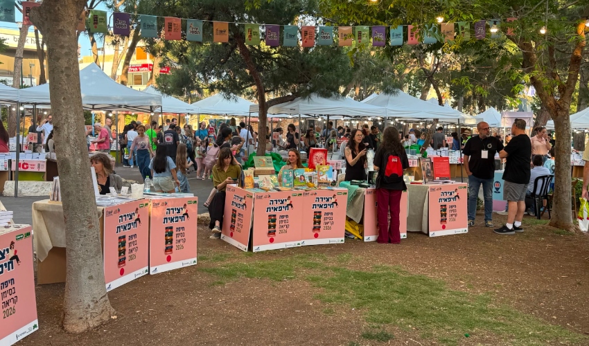 דלילות במתחם הסופרים החיפאים (מלפנים) מול המתחם העמוס של סטימצקי
