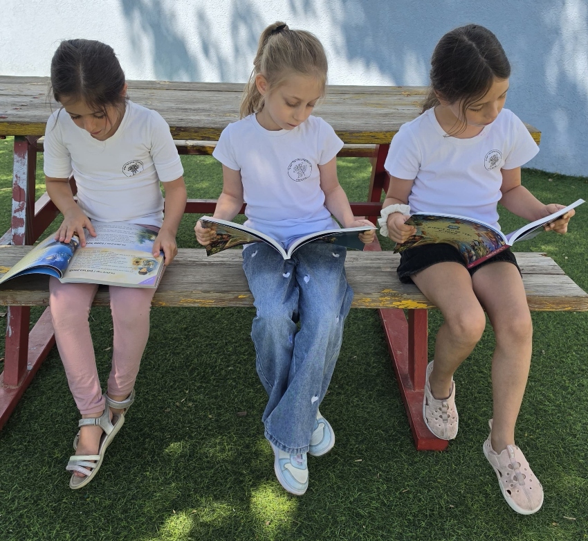 כל תלמיד והספר שלו (צילום: דוברות עיריית קרית ביאליק)