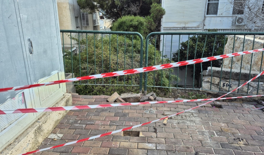 חומת אבן שקרסה ברחוב ודג'ווד