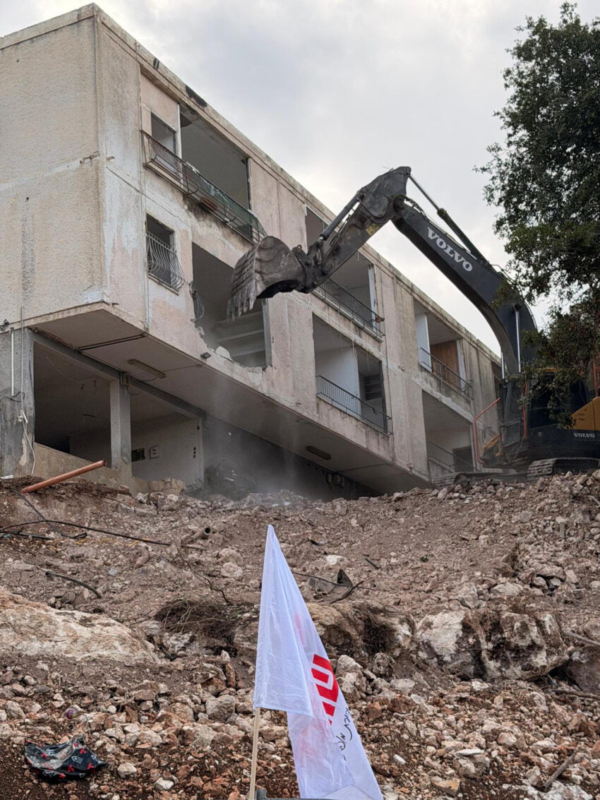 הריסת הבניין הישן ברחוב אידר 39 (צילום: קבוצת שובל)