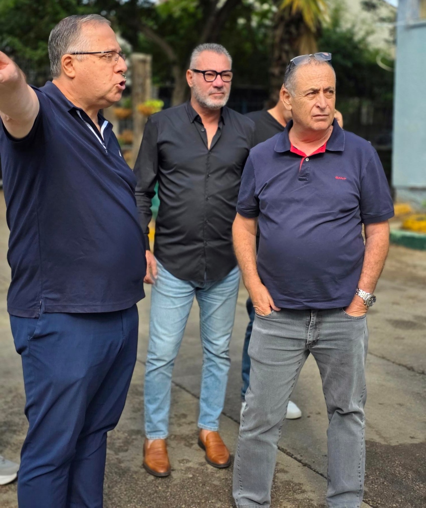 ביקור נציגי משרד החינוך בבית הספר קדימה (צילום: דוברות העירייה)